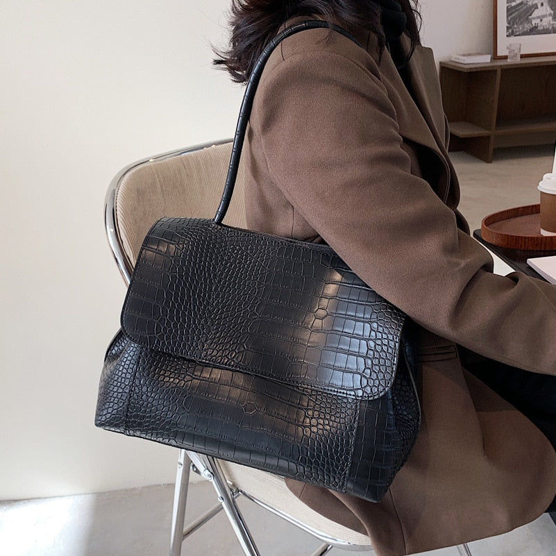 Sophisticated Bag with a Clean Classic Look