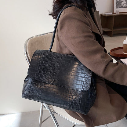 Sophisticated Bag with a Clean Classic Look