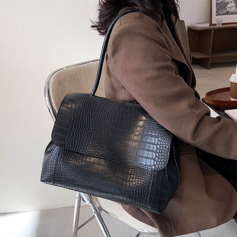 Sophisticated Bag with a Clean Classic Look