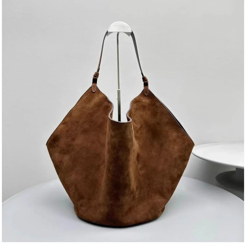 Gracefully Styled Bag for Any Occasion