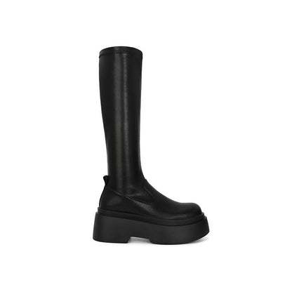 Well Tailored Boots with a Graceful Silhouette