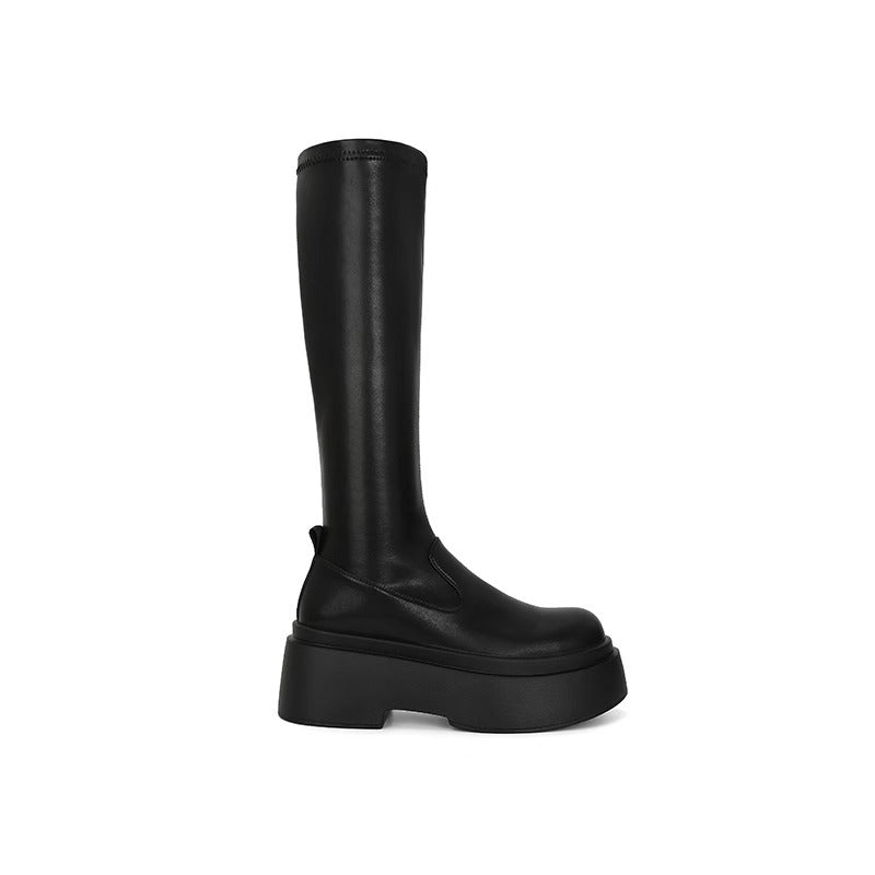 Well Tailored Boots with a Graceful Silhouette