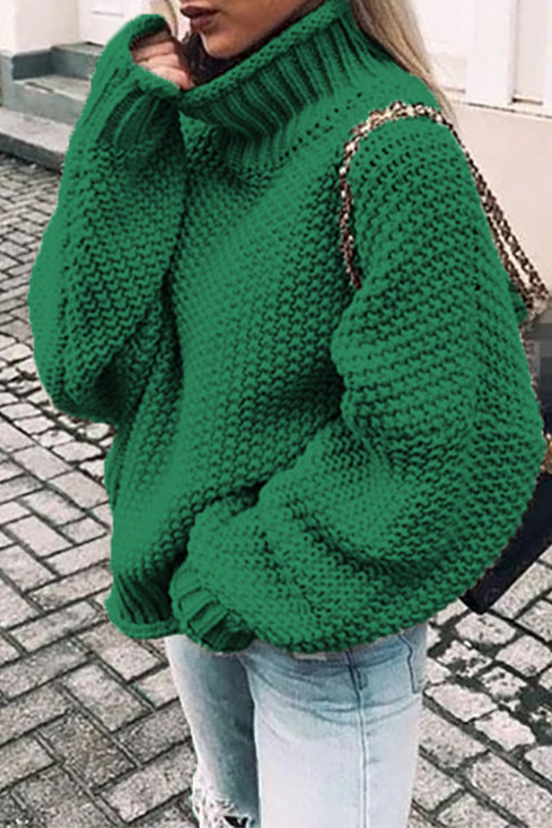 Well Tailored Sweater with a Graceful Silhouette