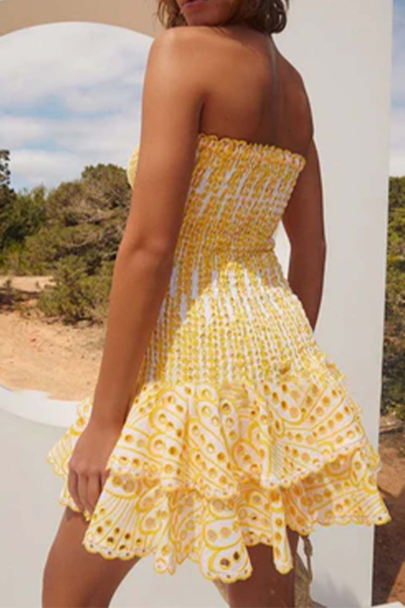 Effortlessly Elegant Dress with a Timeless Design