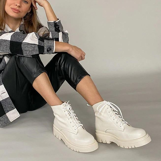 Beautifully Finished Boots in a Timeless Design