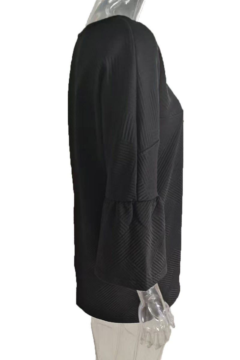 Effortlessly Elegant Garment with a Timeless Design