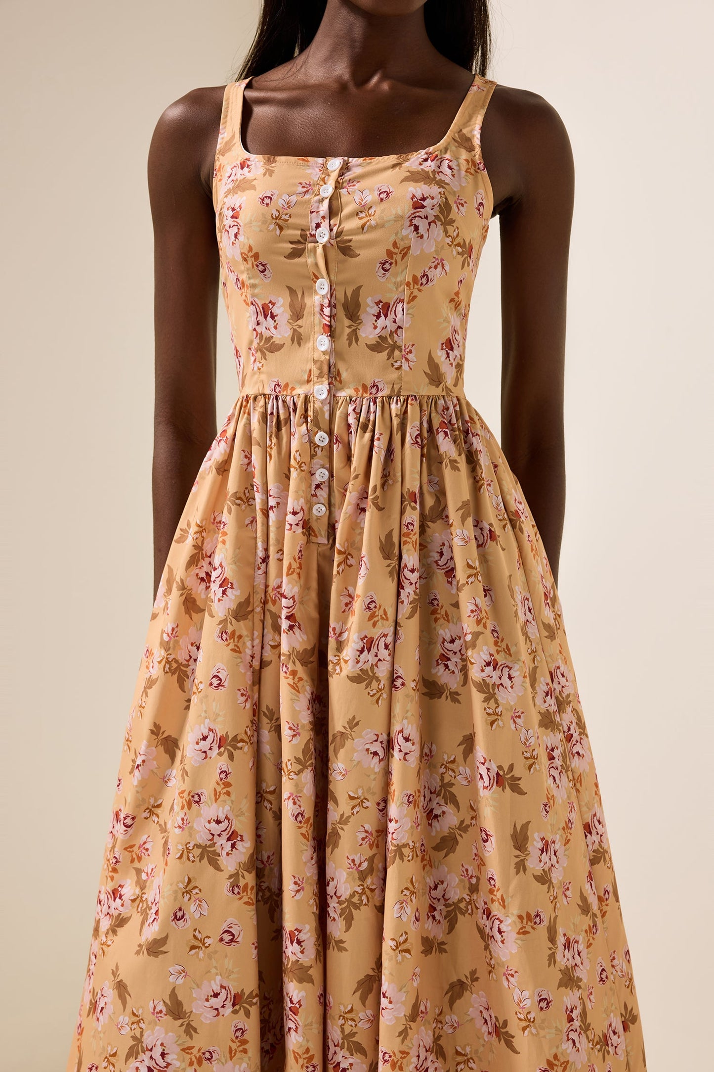Effortlessly Elegant Dress with a Timeless Design