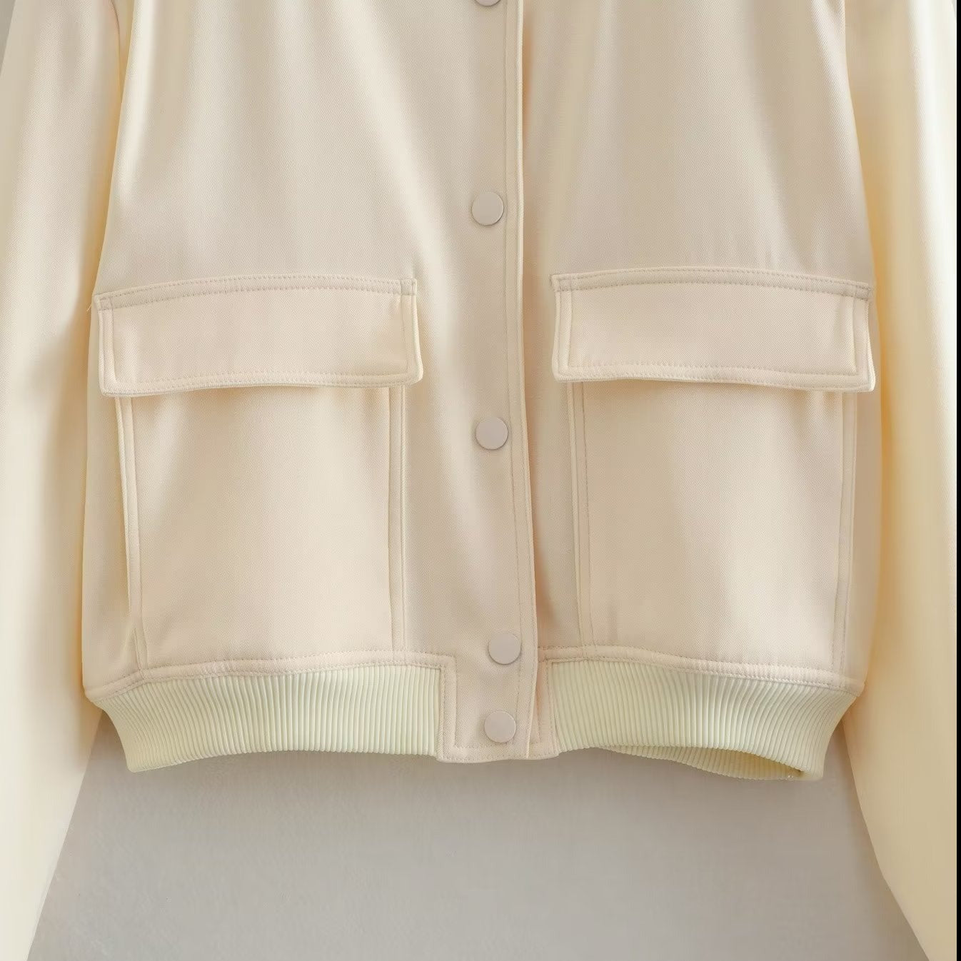Effortlessly Elegant Jacket with a Timeless Design