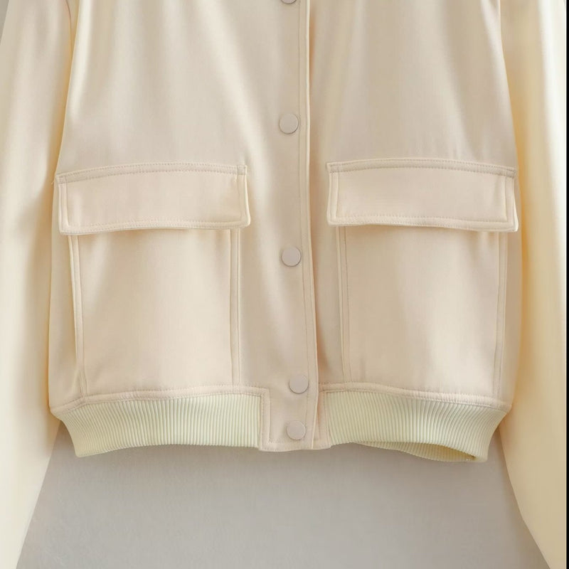 Effortlessly Elegant Jacket with a Timeless Design