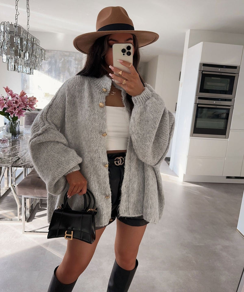 Well Tailored Cardigan with a Graceful Silhouette