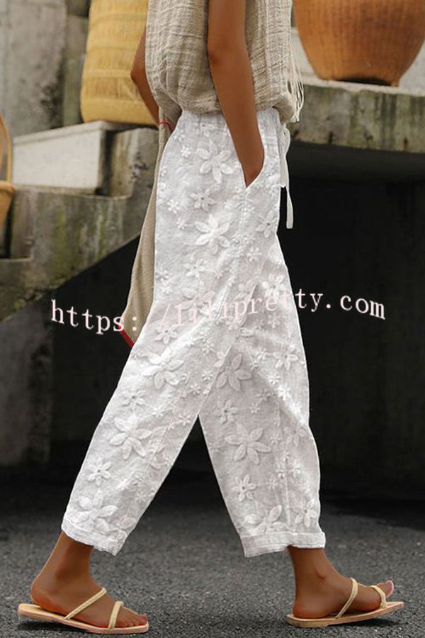 Effortlessly Elegant Pants with a Timeless Design