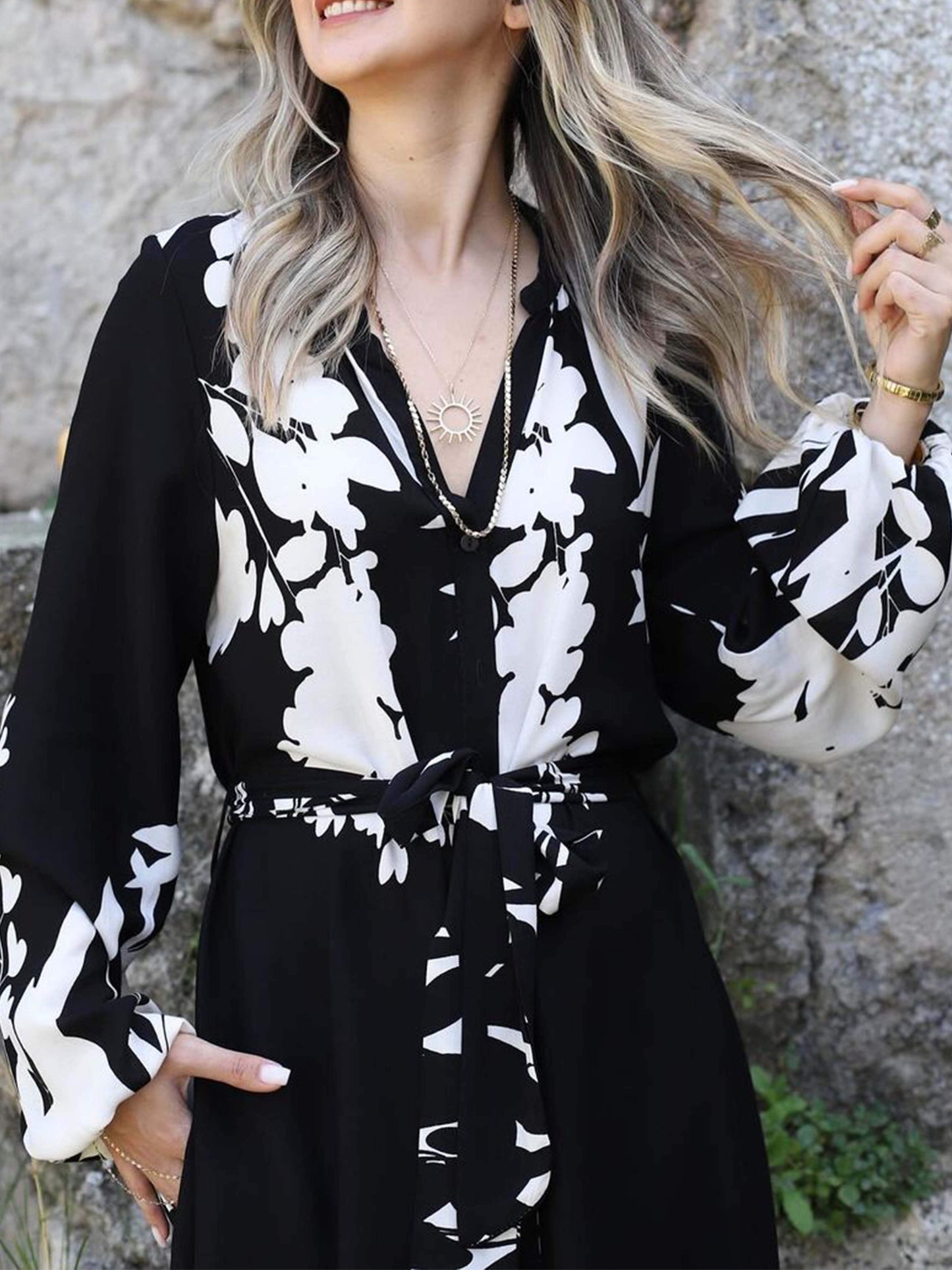 Effortlessly Elegant Dress with a Timeless Design