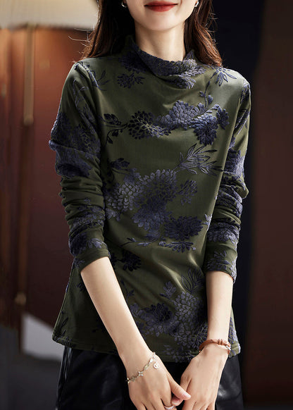 Well Tailored Top with a Graceful Silhouette