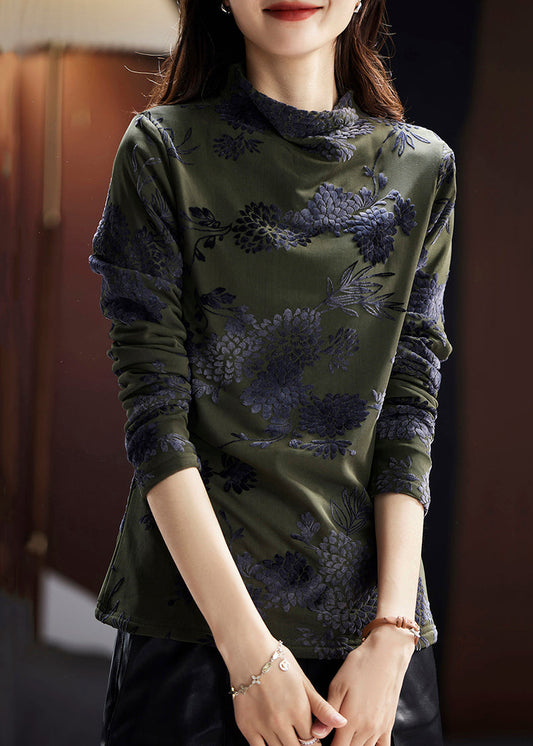 Well Tailored Top with a Graceful Silhouette