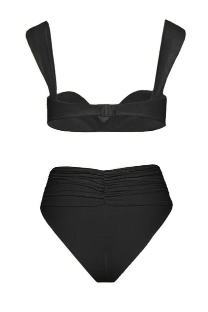 Beautifully Finished Bikini in a Timeless Design