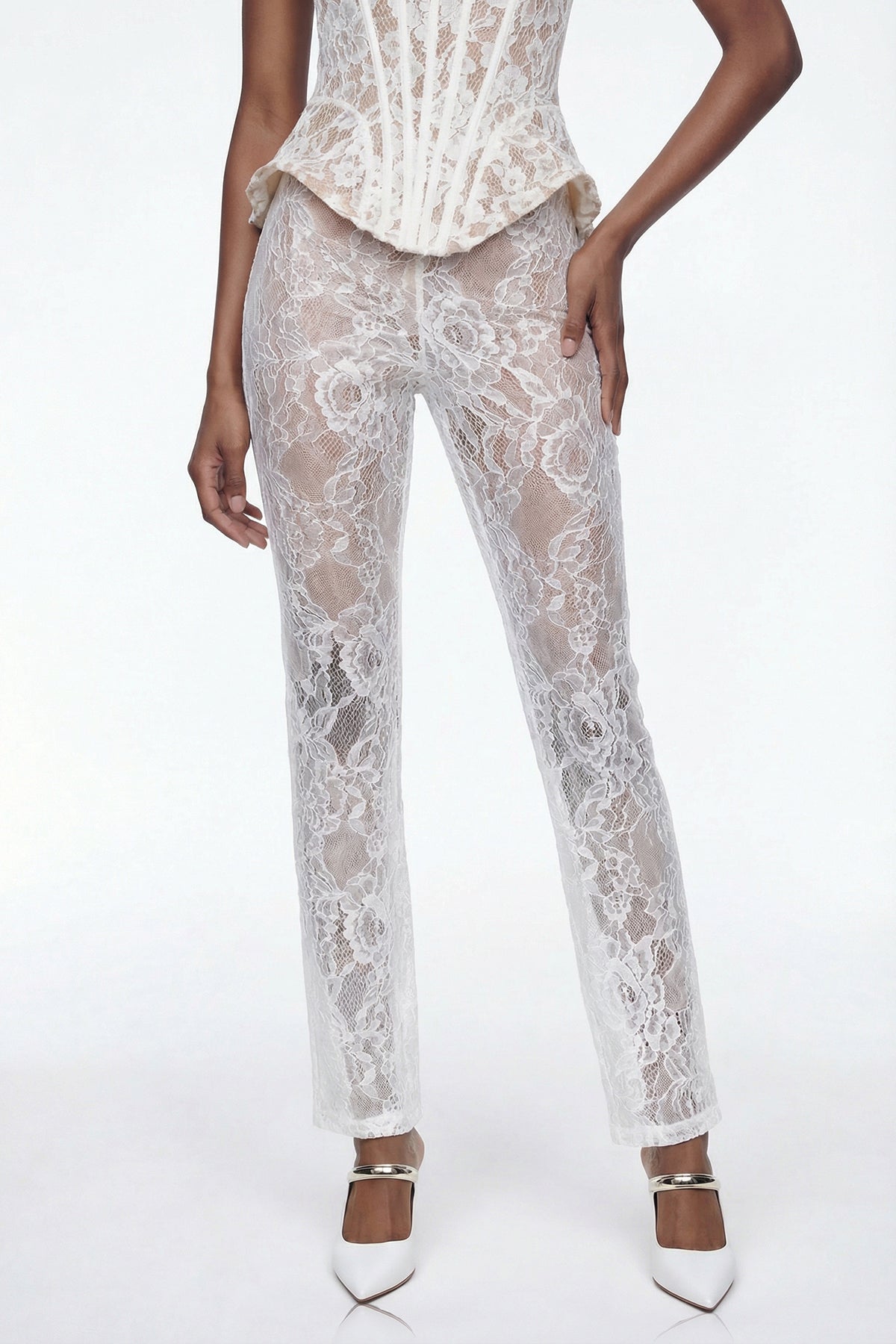 Well Tailored Pants with a Graceful Silhouette