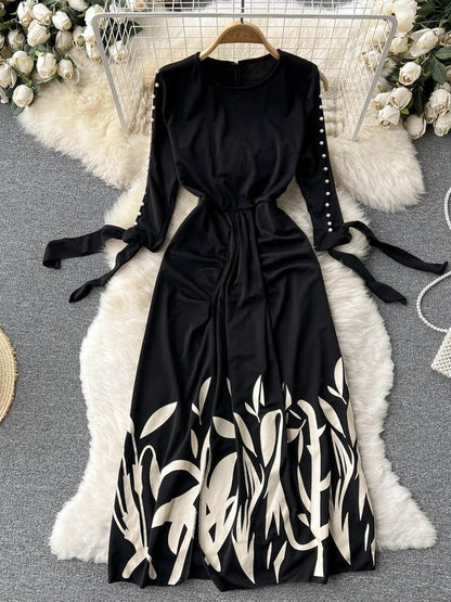 Well Tailored Dress with a Graceful Silhouette