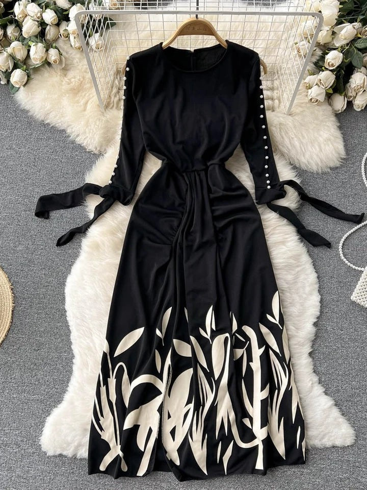 Well Tailored Dress with a Graceful Silhouette