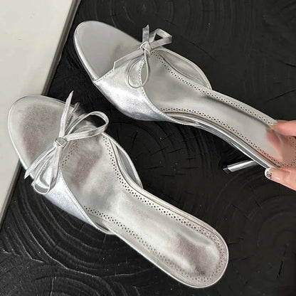 Effortlessly Elegant Heels with a Timeless Design