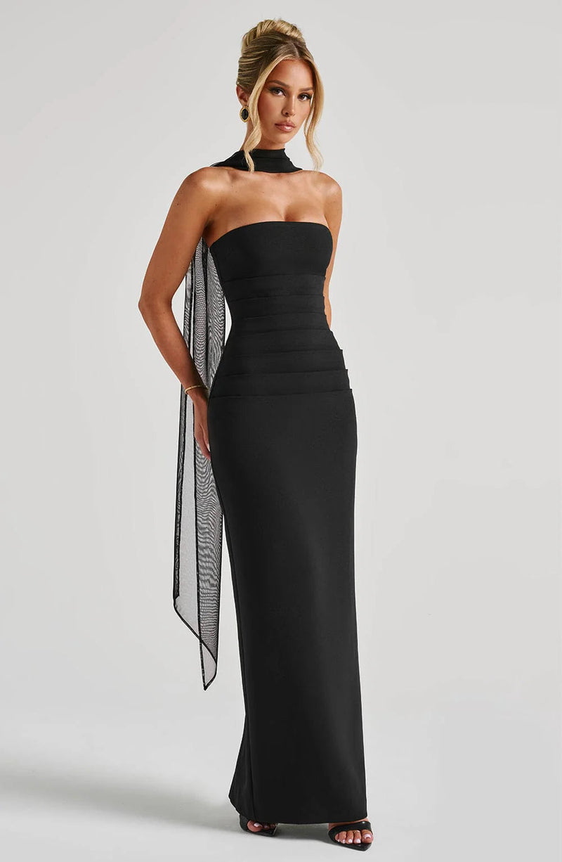 Beautifully Finished Dress in a Timeless Design