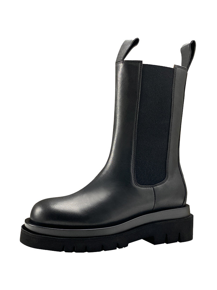 Well Tailored Boots with a Graceful Silhouette