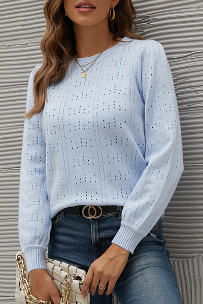 Well Tailored Top with a Graceful Silhouette