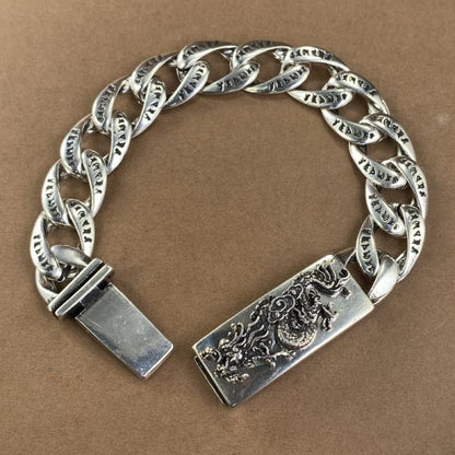 Well Tailored Garment with a Graceful Silhouette
