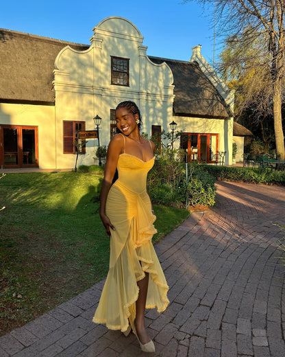 Beautifully Finished Dress in a Timeless Design