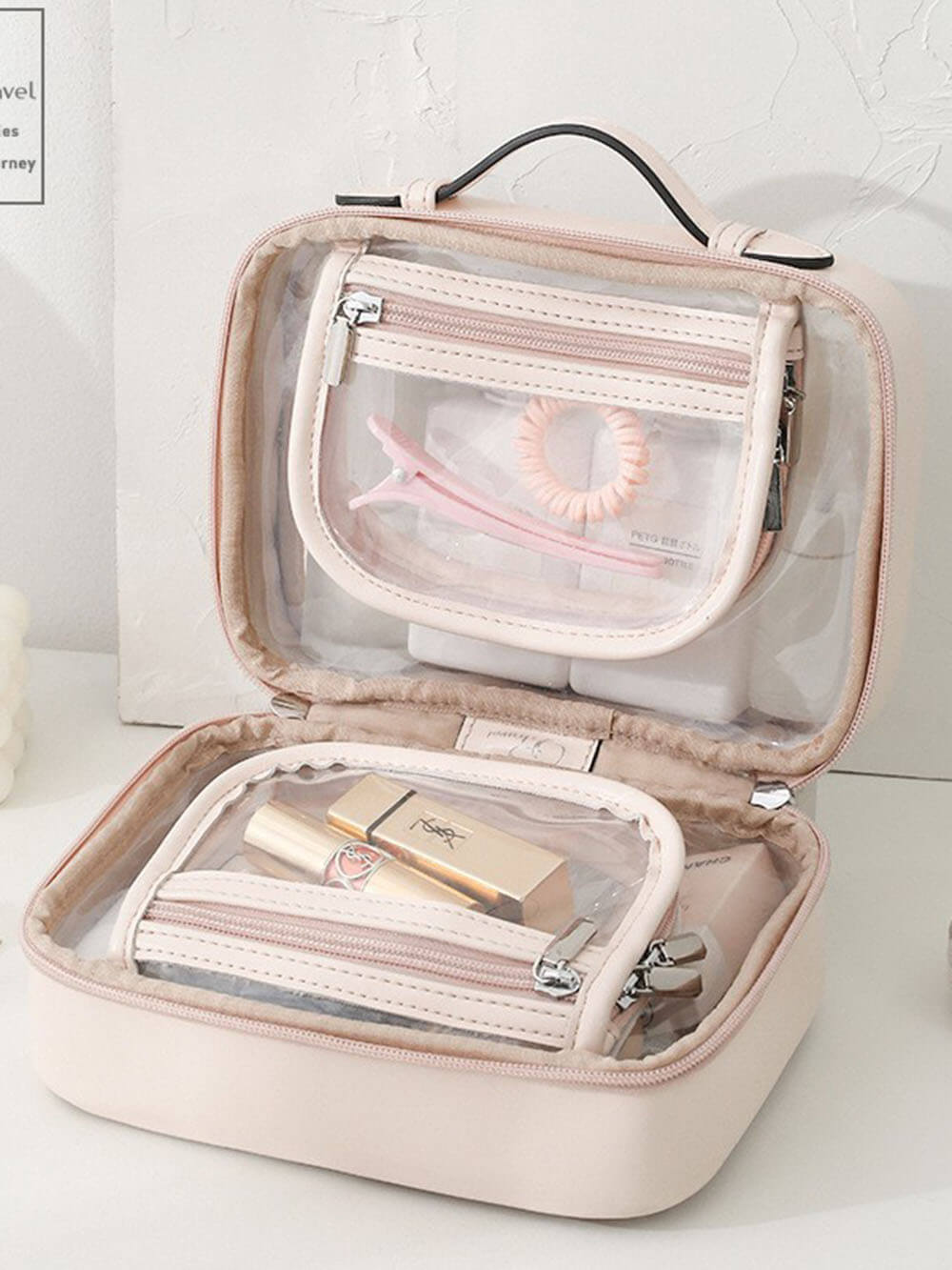 Well Tailored Bag with a Graceful Silhouette