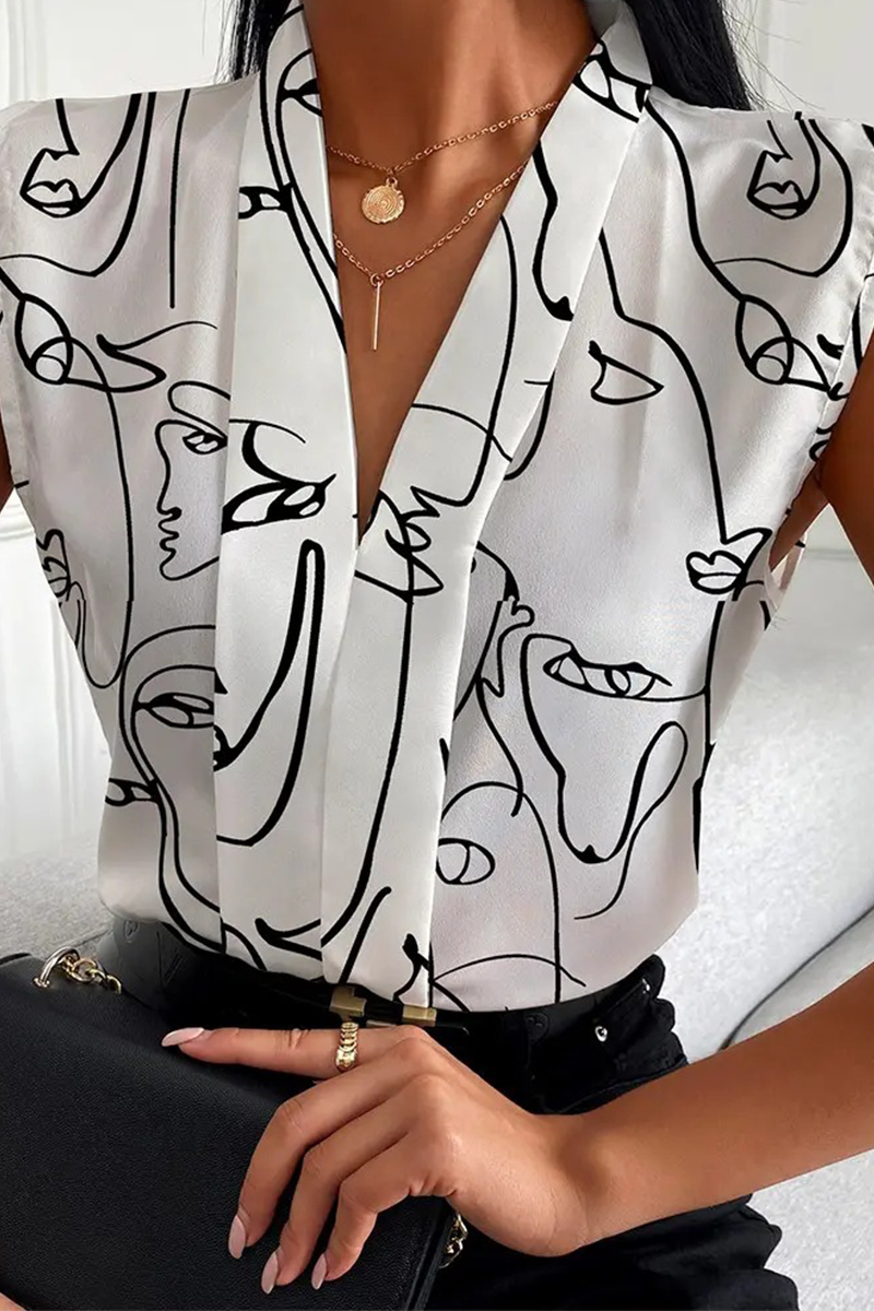 Effortlessly Elegant Top with a Timeless Design