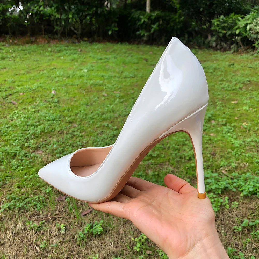 Effortlessly Elegant Heels with a Timeless Design