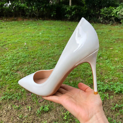 Effortlessly Elegant Heels with a Timeless Design