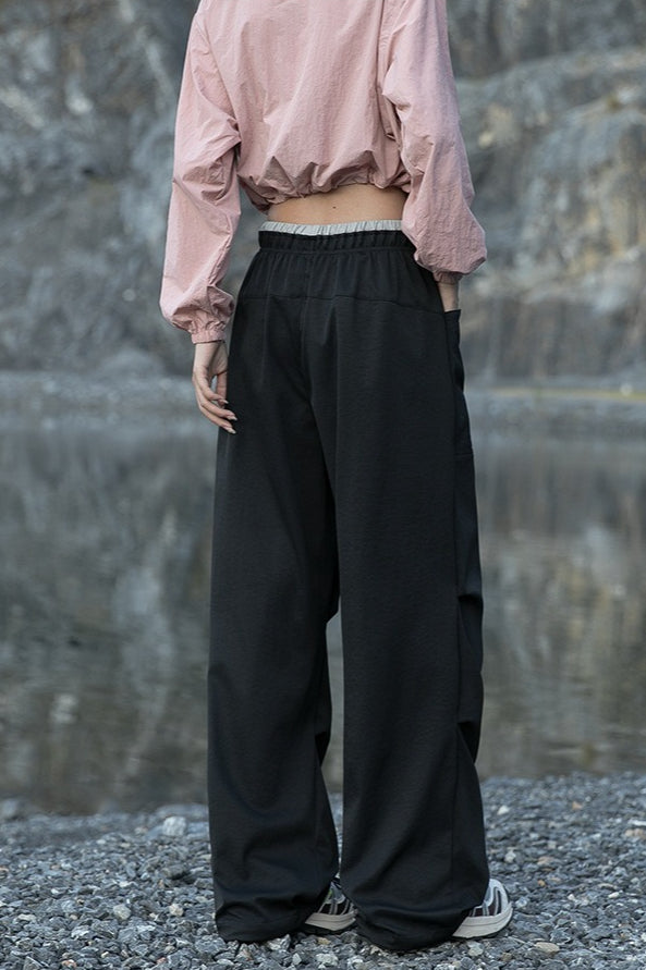 Effortlessly Elegant Pants with a Timeless Design