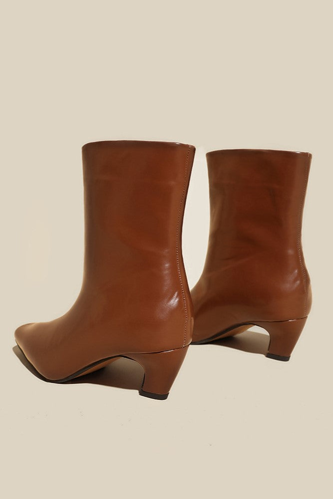 Elegantly Styled Boots for Everyday Wear