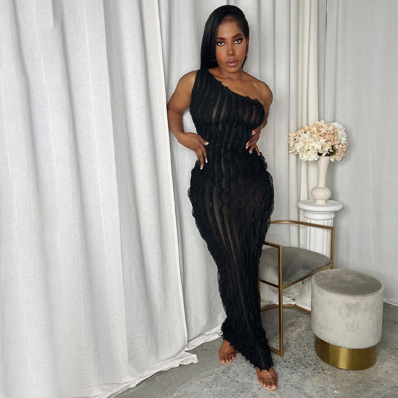 Well Tailored Dress with a Graceful Silhouette