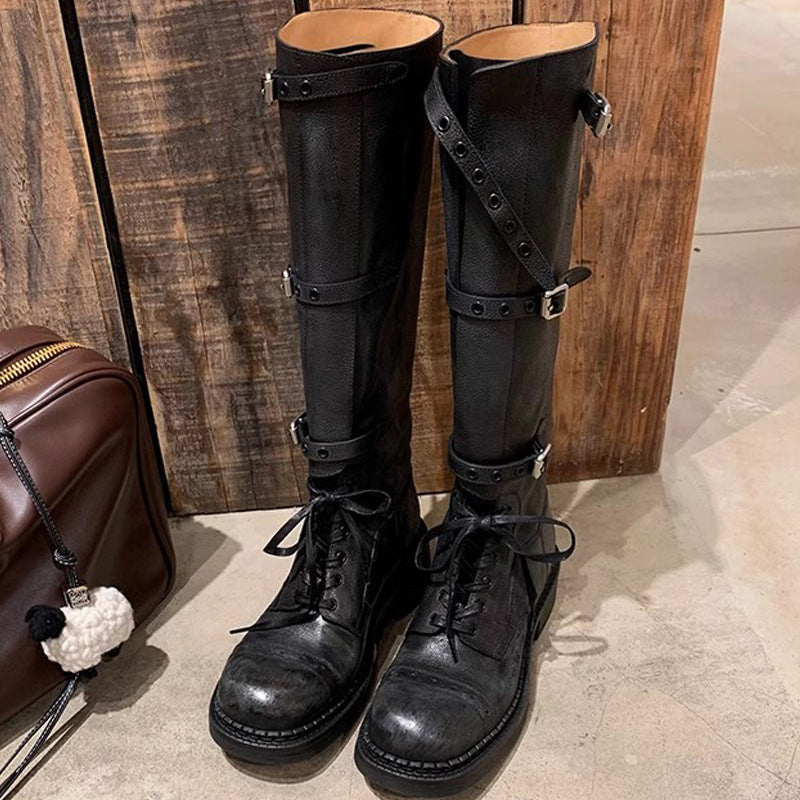 Effortlessly Elegant Boots with a Timeless Design
