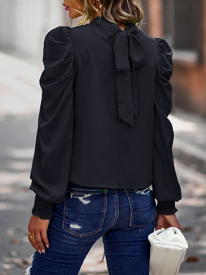 Well Tailored Blouse with a Graceful Silhouette