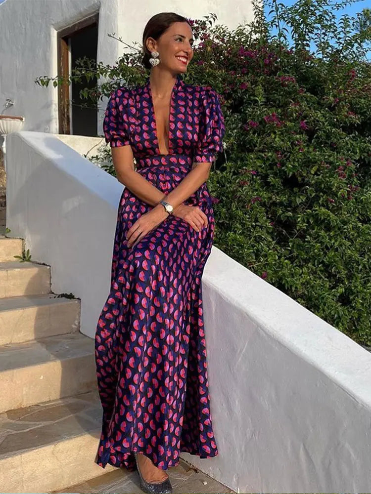 Classic Vintage & Enduringly Stylish Dress