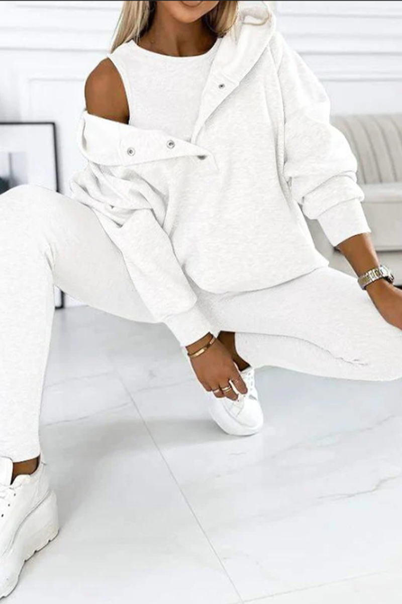 Effortlessly Elegant Garment with a Timeless Design