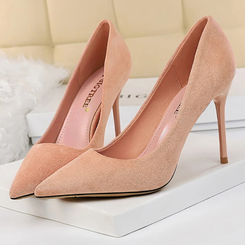 Classic Vintage Heels with a Flattering Fit
