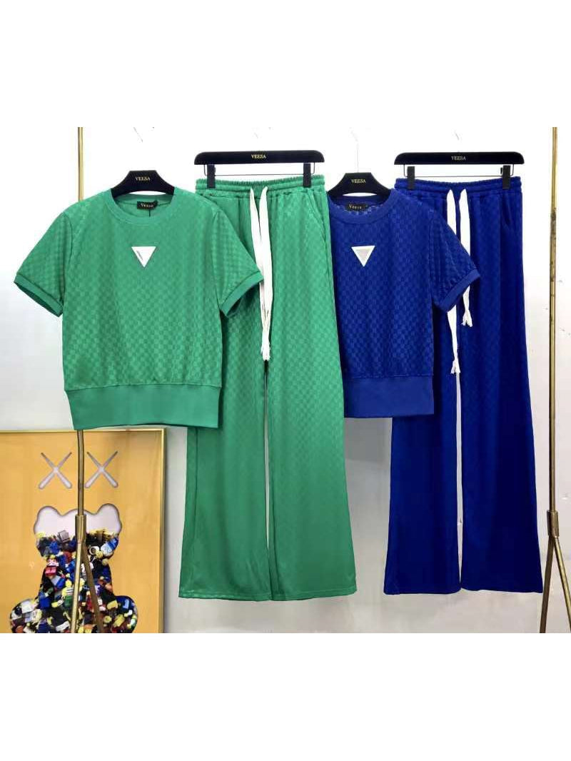 Effortlessly Elegant T-Shirt with a Timeless Design