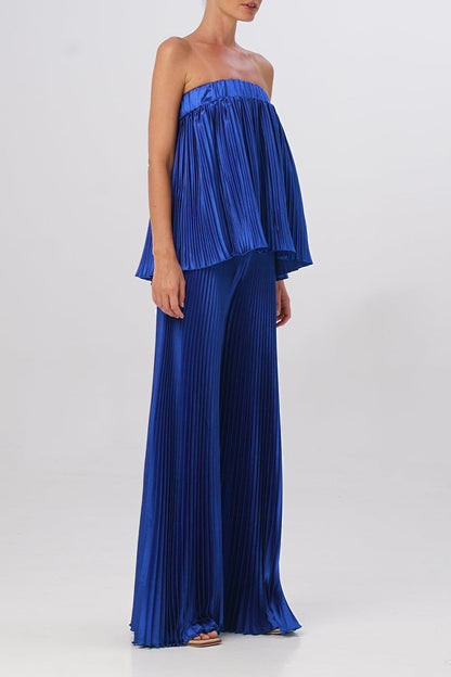 Sophisticated Garment with a Clean Classic Look