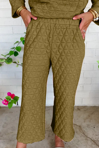 Classic Vintage Pullover with a Flattering Fit
