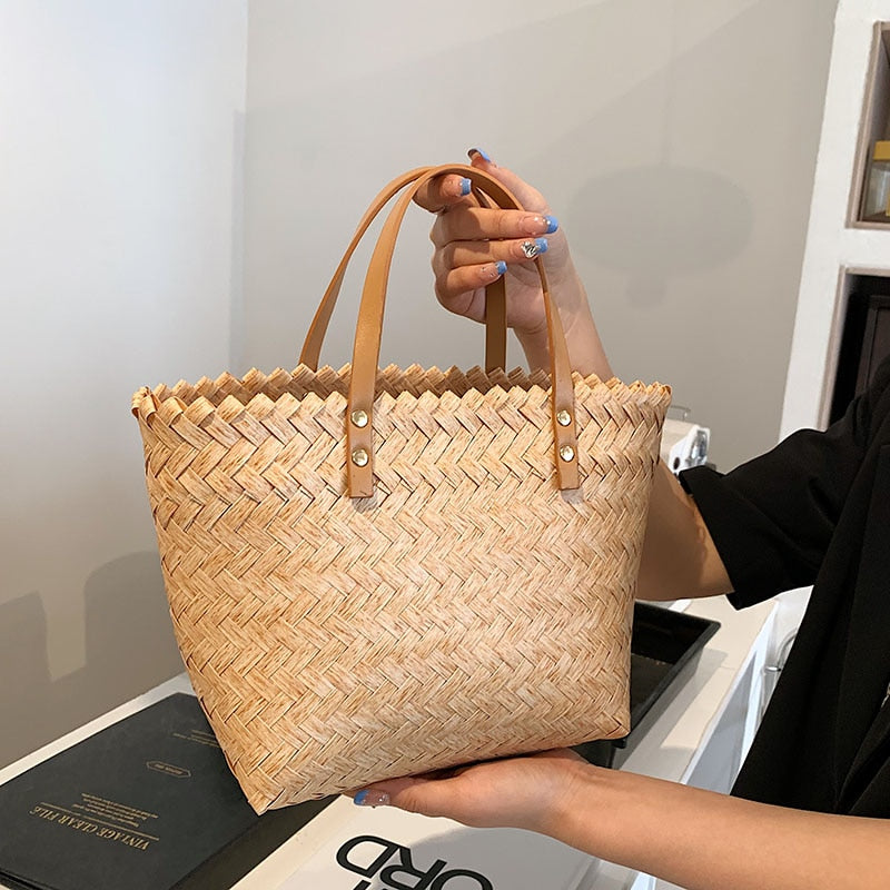 Sophisticated Bag with a Clean Classic Look