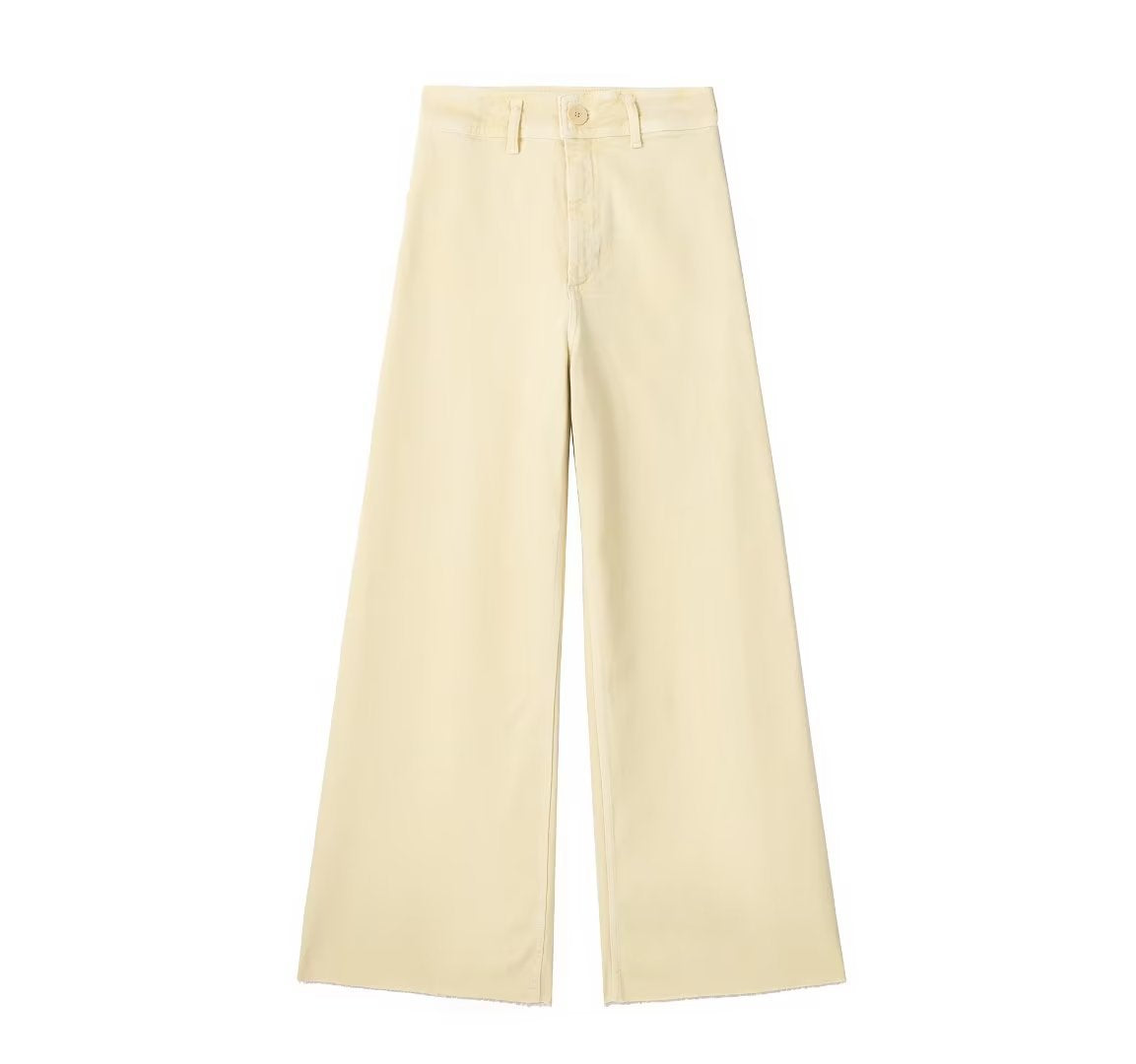 Beautifully Finished Trousers in a Timeless Design
