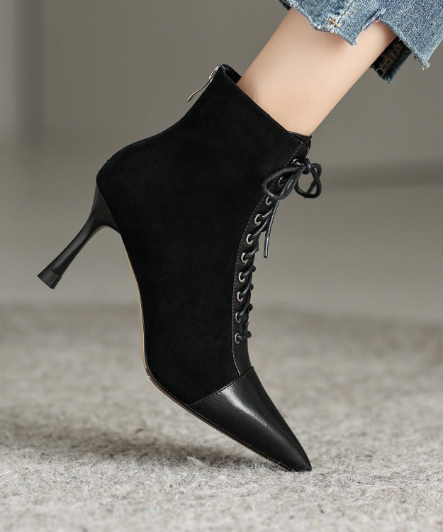 Effortlessly Elegant Boots with a Timeless Design