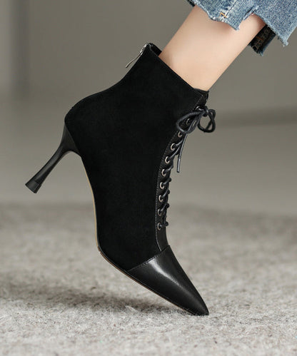 Effortlessly Elegant Boots with a Timeless Design