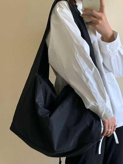 Well Tailored Bag with a Graceful Silhouette