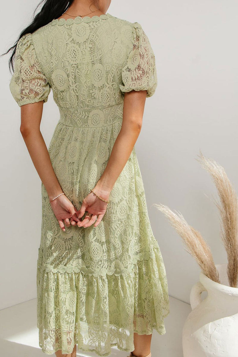 Well Tailored Dress with a Graceful Silhouette
