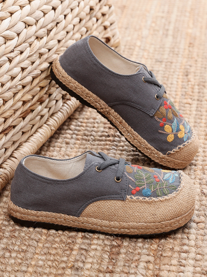 Effortlessly Elegant Shoes with a Timeless Design